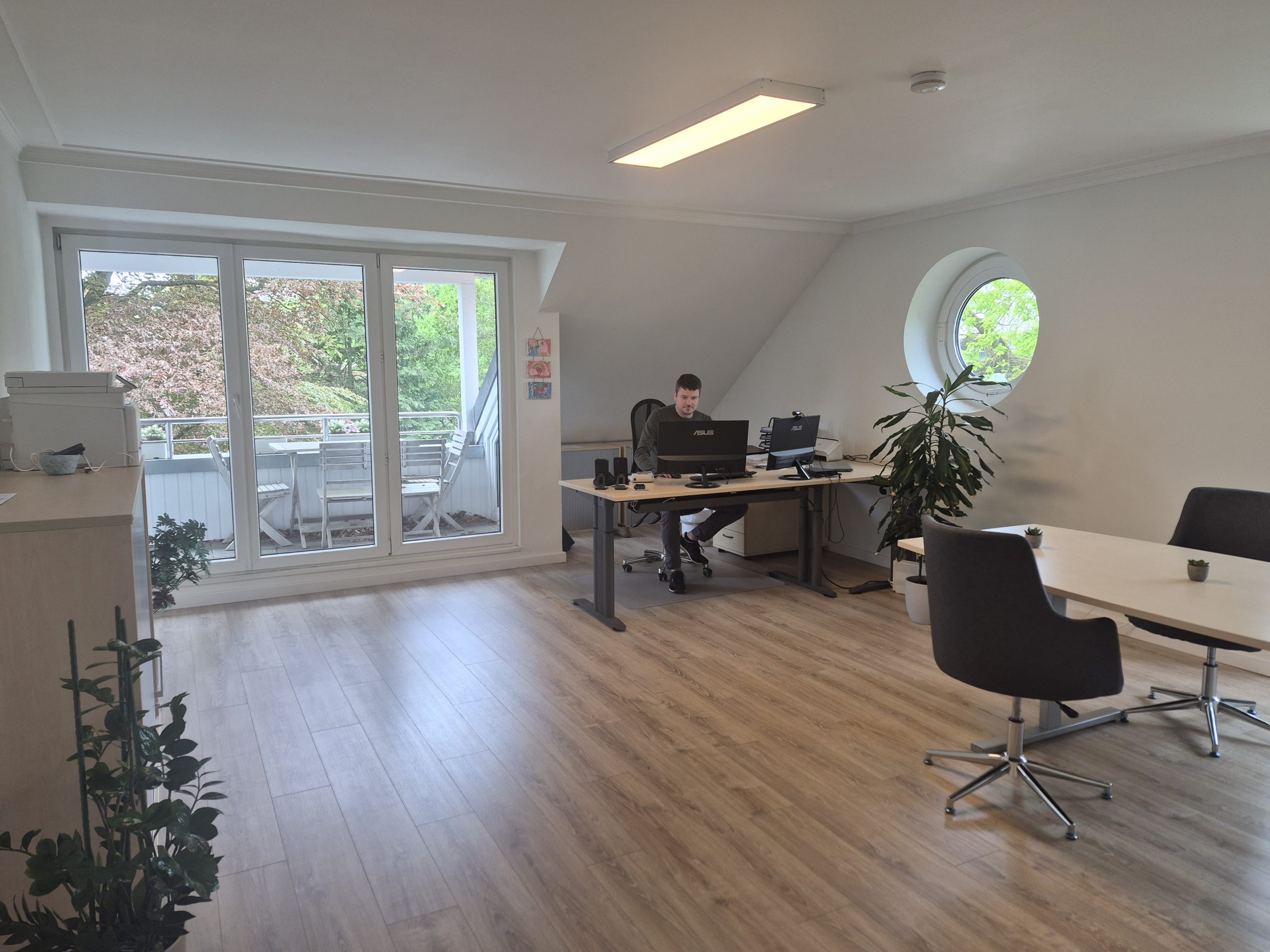 Christian Graf im Office der Graf accounting GmbH in Hamburg-Sasel